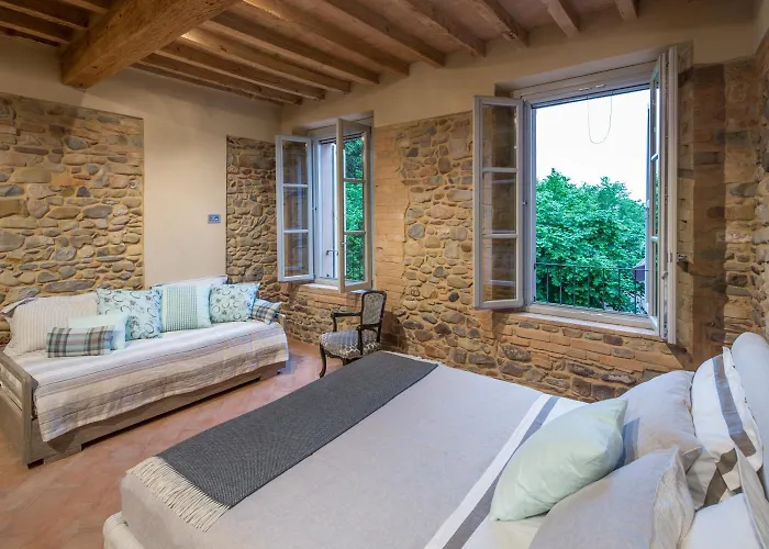 לינה וארוחת בוקר Corte Finzi 4*